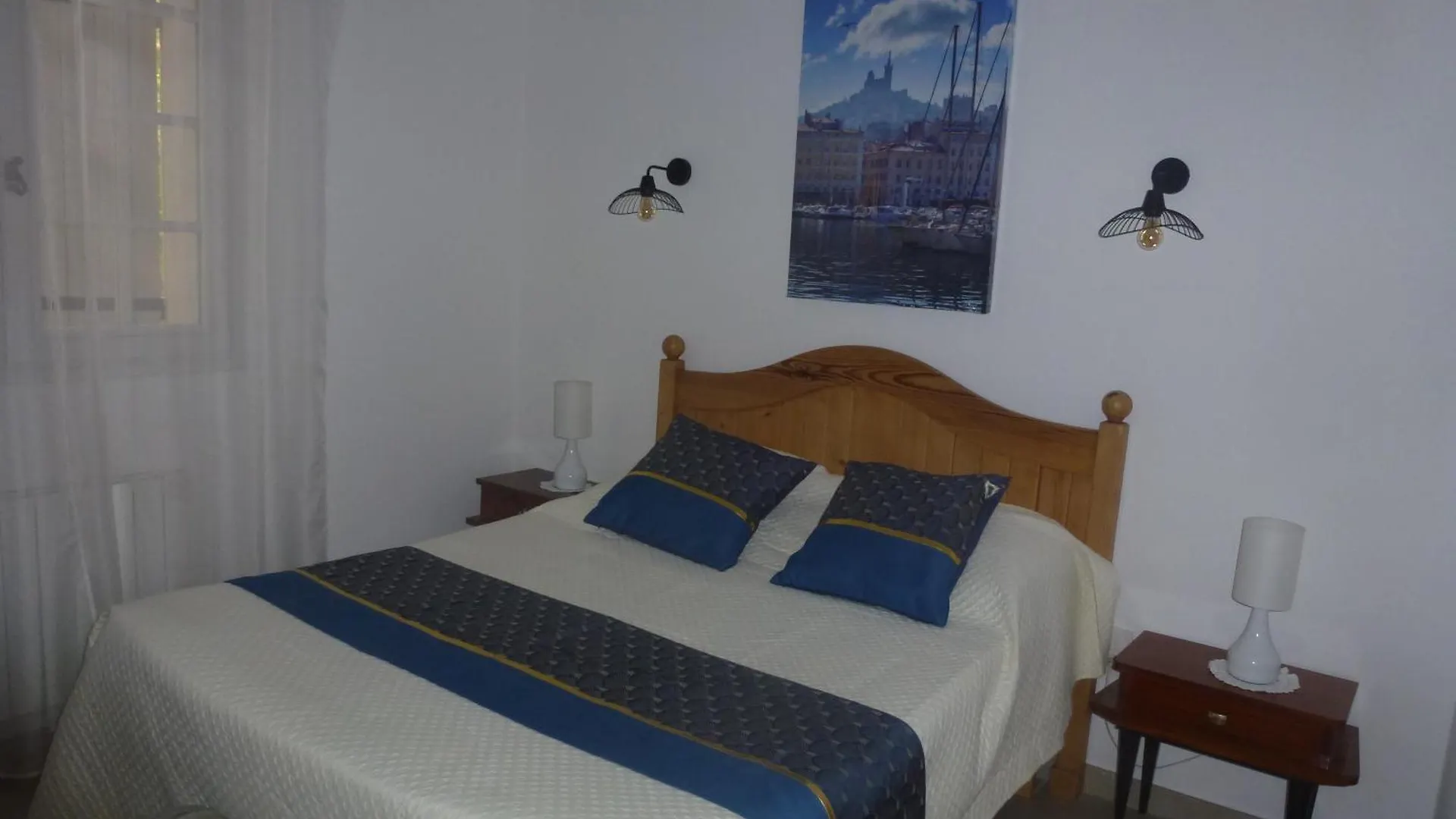 Chambre D'Hotes La Pinede Bed & Breakfast Lambesc France